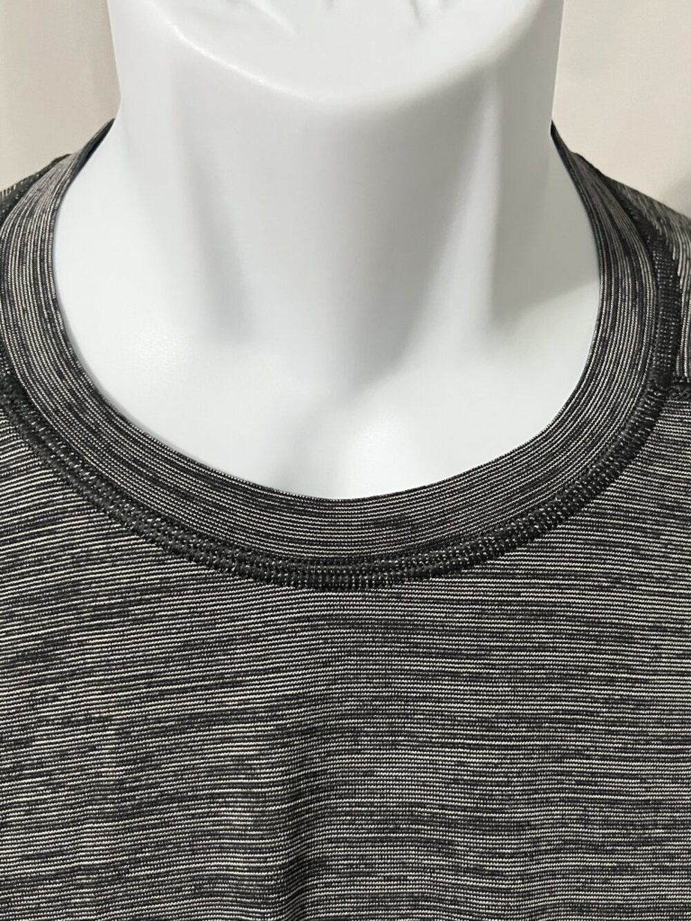 💪 Lululemon Athletica Men's Black & White Metal Tech Long Sleeve T-Shirt Medium